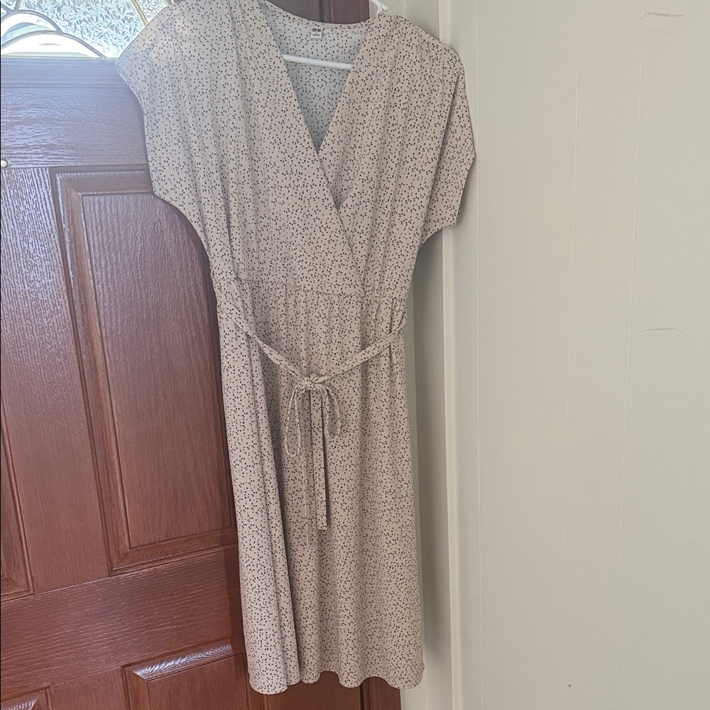 Uniqlo Beige Printed Midi Dress with pockets